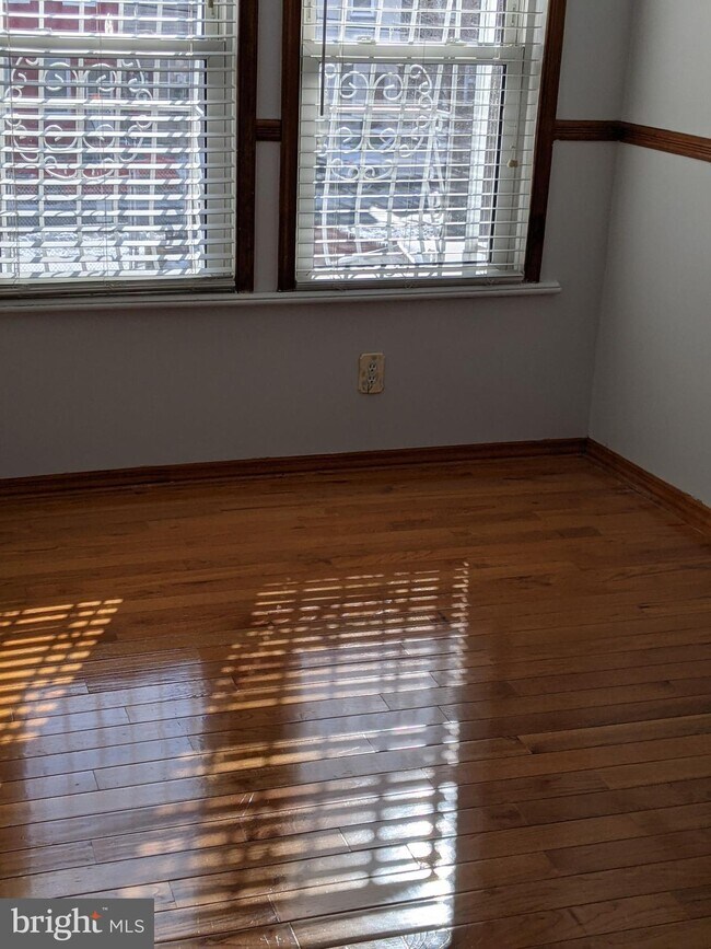 Building Photo - 412 Beckett St