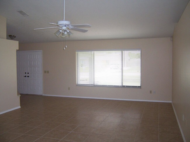Building Photo - 2163 SE Shelter Dr