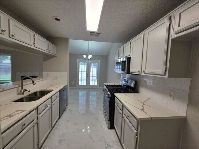 Building Photo - East Heatherock Circle, Sugar Land, TX 77479 - 3 BR 2 BA single-family home