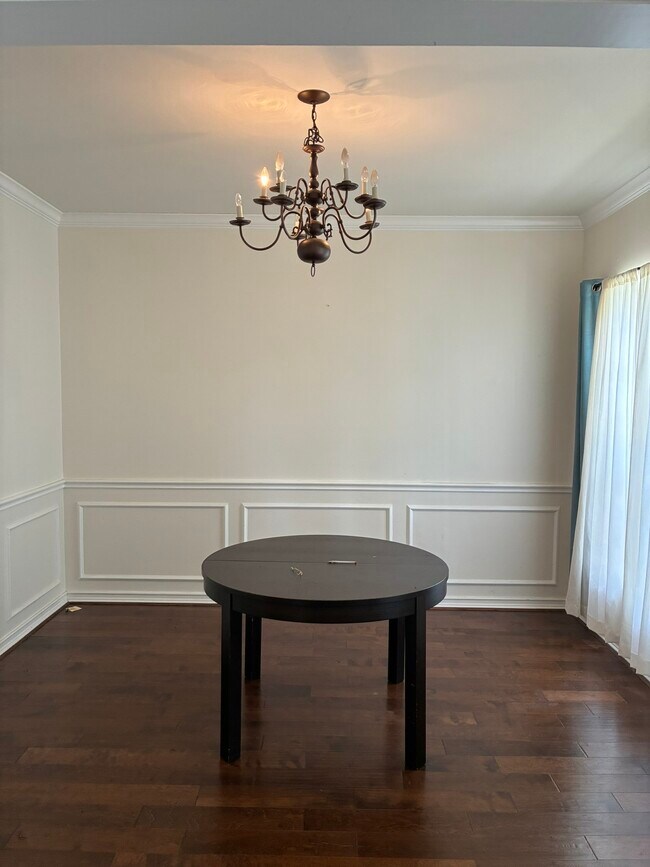 Building Photo - 4635 Meadow Green Dr