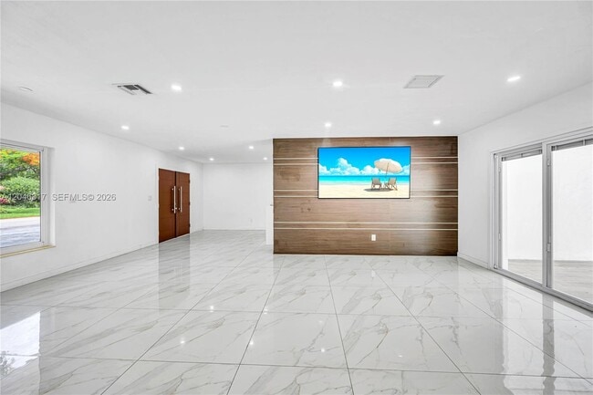 Building Photo - 12525 SW 68th Ct