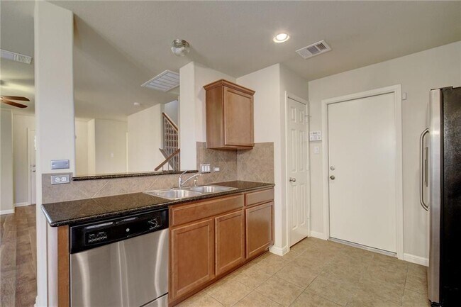 Building Photo - 476 Nottingham Loop