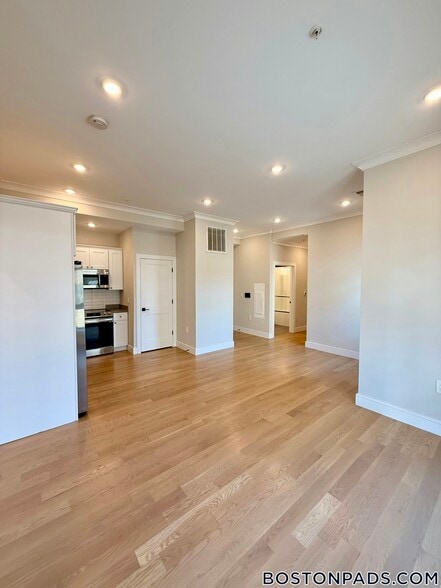 Building Photo - 16-18 Highgate St.