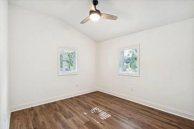 Building Photo - 1533 Cantwell St
