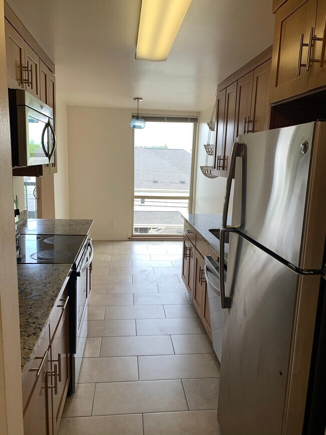 Building Photo - Madlyn Apartments