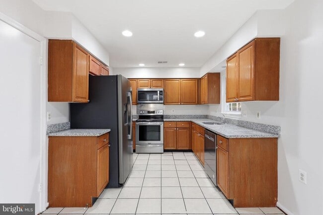 Building Photo - 5001 Lambsgate Ln