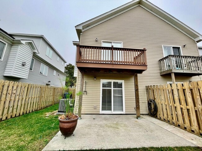 Building Photo - 3-Story Duplex in Chesapeake Beach! Ready 05-06-26! Fenced Backyard - Attached Garage - Pet Frien...