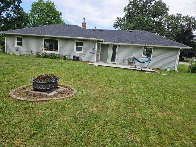 Building Photo - 1313 E Douglas St