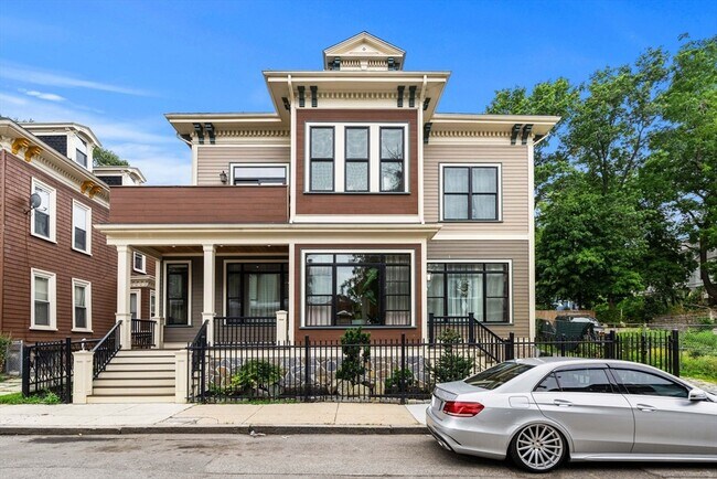 Building Photo - 6 Howland St