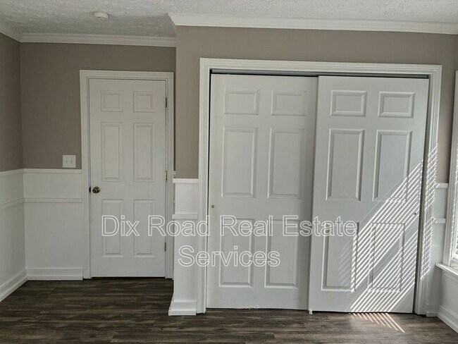 Building Photo - 915 Bellaire Ave