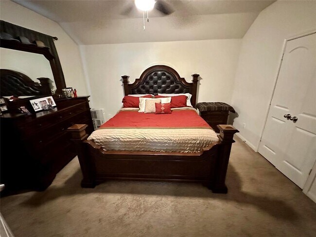 Building Photo - 19600 Per Lange Pass