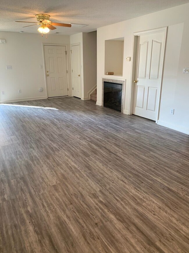 Building Photo - 199 Clusters Cir