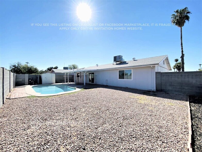 Building Photo - 304 W Alamo Dr