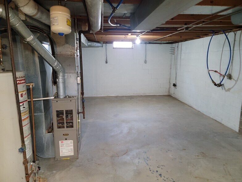 Building Photo - 410 Glenwood Rd