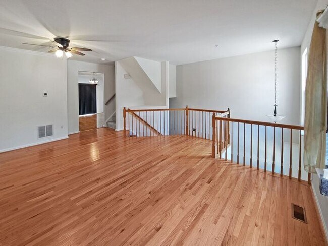 Building Photo - Charming 3-Level Brick Townhome in Waldorf...