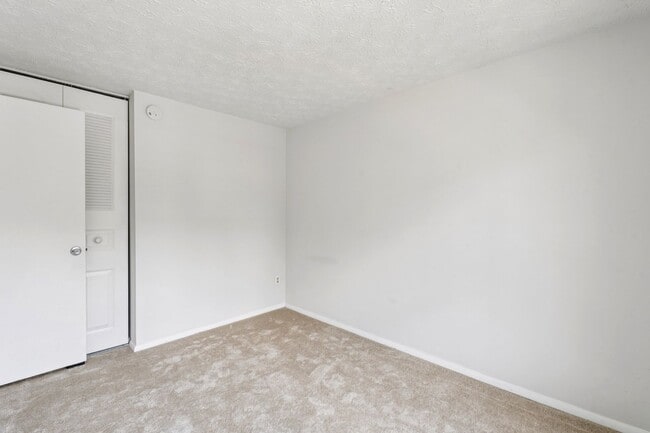 Building Photo - Conveniently located in the Courts of Tysons!