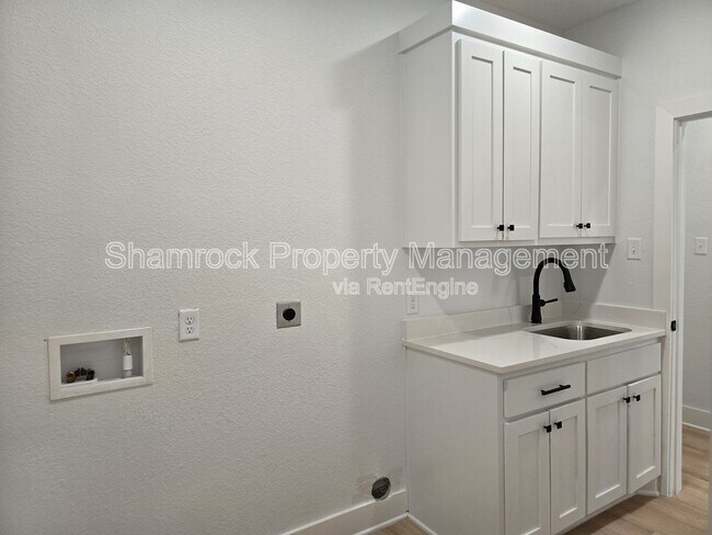 Building Photo - 9900 Ridings Dr