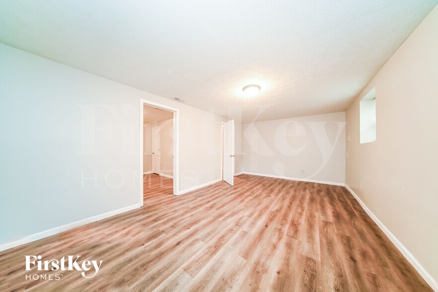 Building Photo - 342 Roxbury Dr