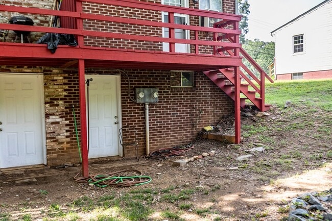 Building Photo - 223 Stribling Ave
