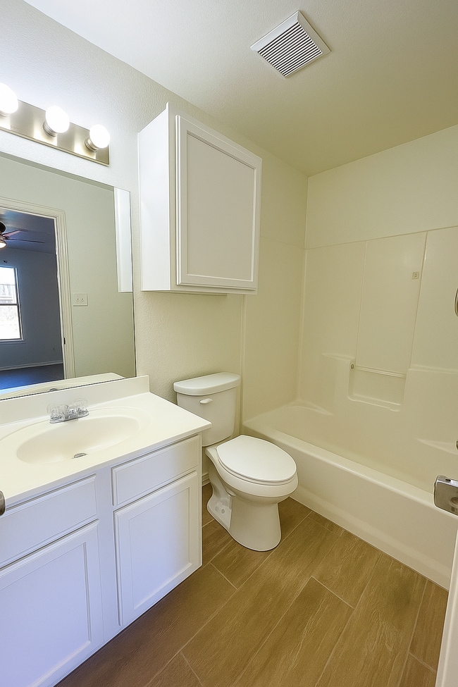 Building Photo - 5109 Daybreak Dr