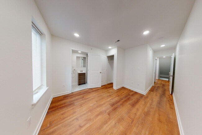 Building Photo - 1834 N Bouvier St