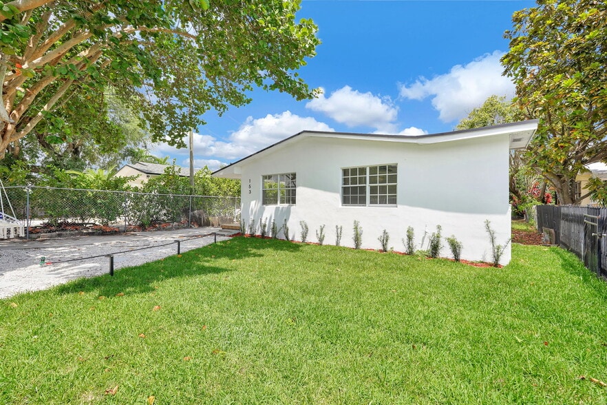 Building Photo - 153 NW 42nd St