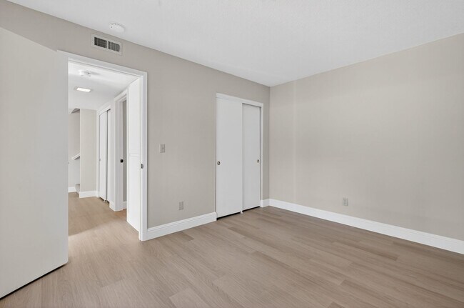 Building Photo - Newly Renovated 3/2.5 bath End-Unit Townhome with Vaulted Ceilings – Minutes to I-680 & Downtown!