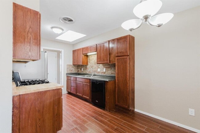 Building Photo - Cute, Clean Brick Home