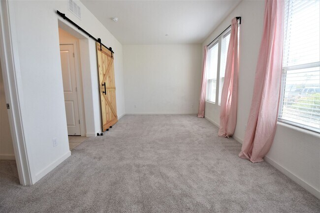 Building Photo - 3998 E Commerce Way