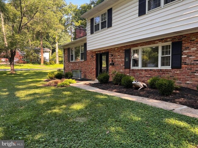 Building Photo - 9104 Hamilton Dr