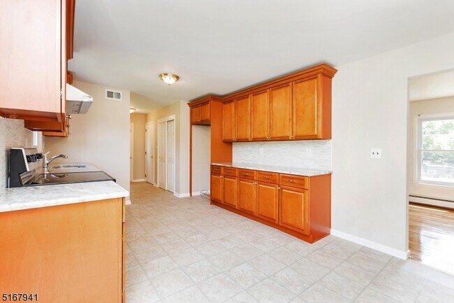 Building Photo - 6 Jean Dr