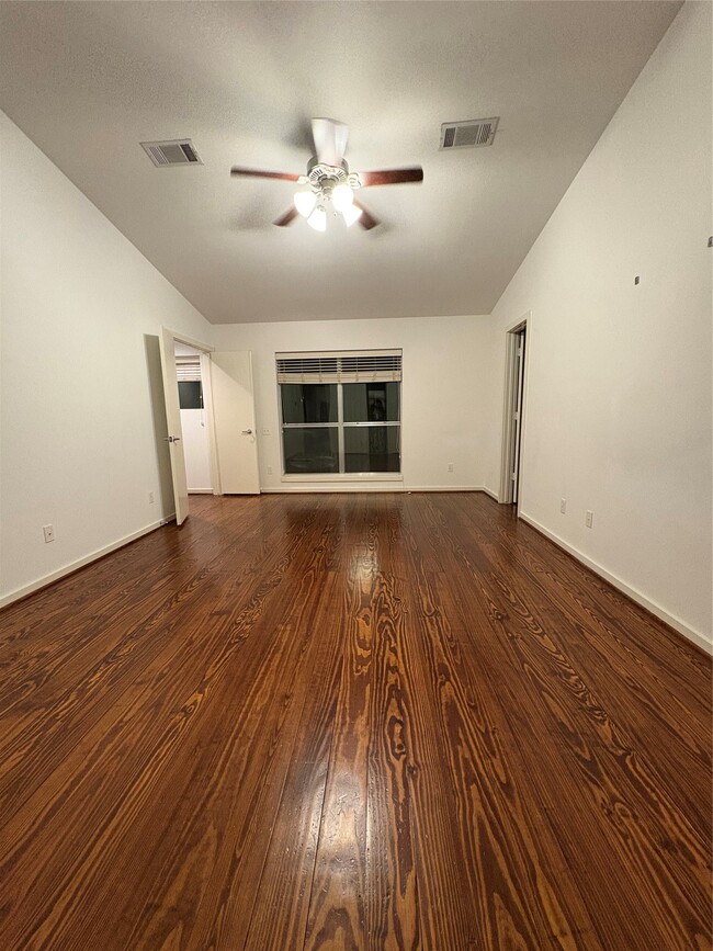 Building Photo - 2918 Commerce St