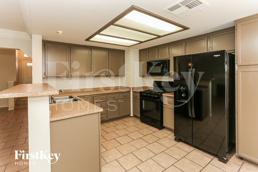 Building Photo - 1673 Black Hills Way