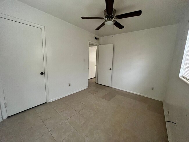 Building Photo - 4208 Robbins Ave