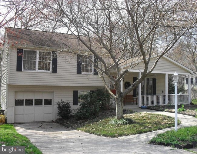 Building Photo - 212 Newport Dr
