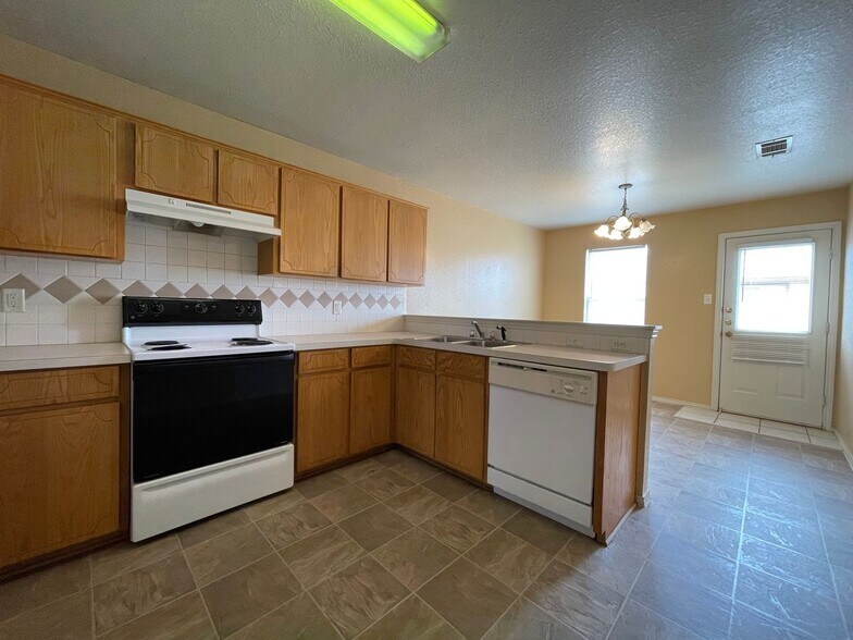 Building Photo - 3203 Toledo Dr