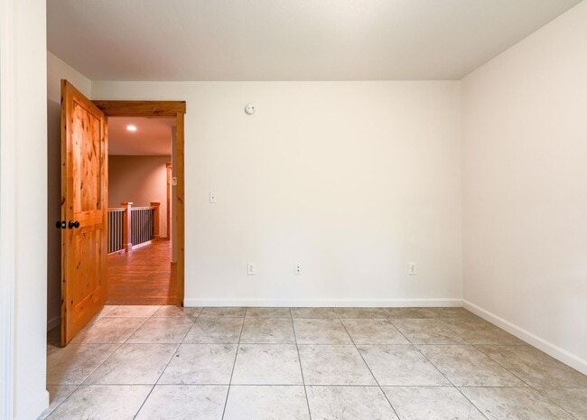 Building Photo - 3 Bed 2.5 Bath Home in the Hills