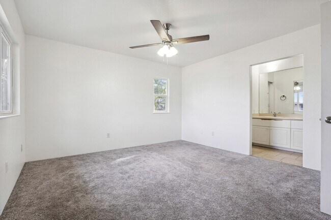 Building Photo - 4 Bed, Pet Friendly Kapolei Home