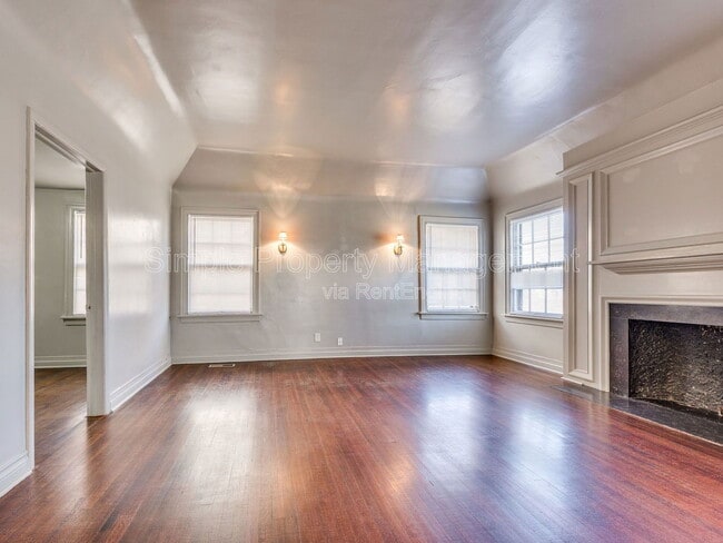 Building Photo - 816 NE 20th St