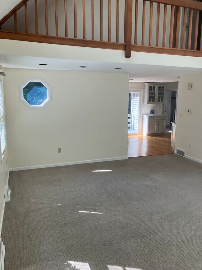 Building Photo - Spacious 2 Bed/2 Bath Corner Unit in Easton!