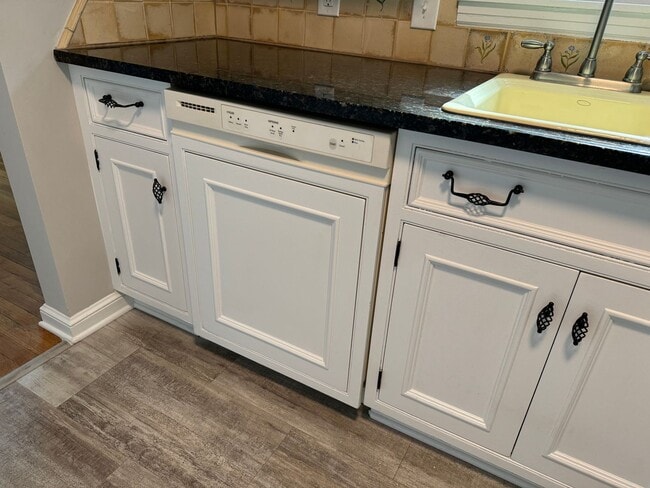 Building Photo - 3 Bedroom 2 Bathroom Single Family Home in Upper Arlington