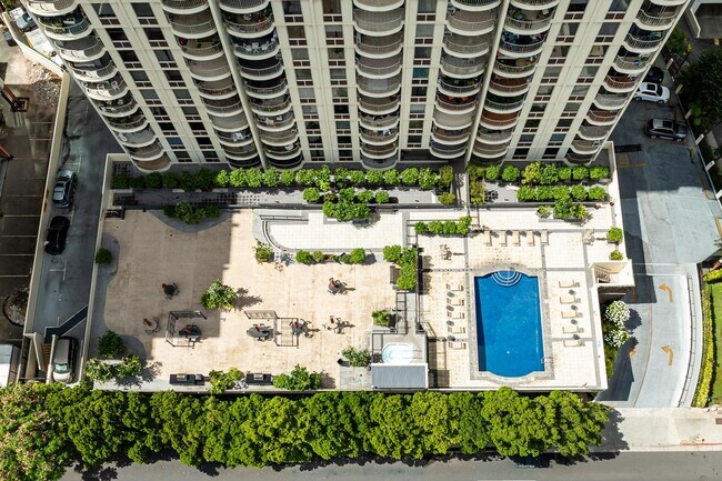 Building Photo - Newly Renovated. Ocean & Marina Views. Assigned Parking.