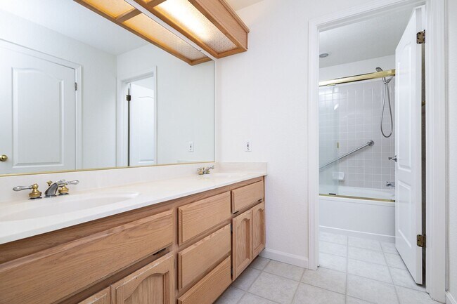 Building Photo - Stunning 2 Story, 3-Bed Home in Folsom’s Desirable Gated Community!
