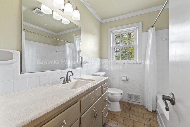Building Photo - 4900 Briarwood Ln