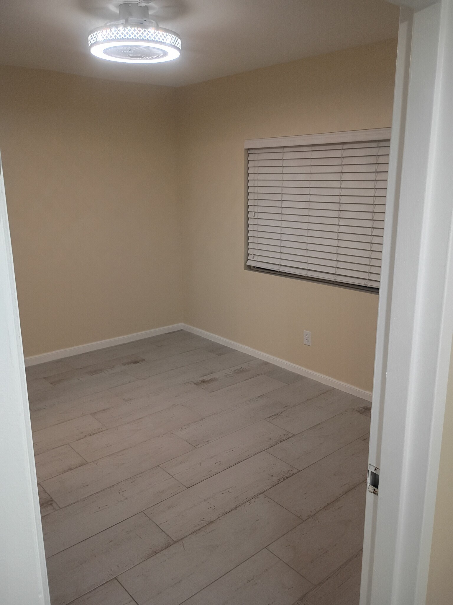 Building Photo - 601 1st St S