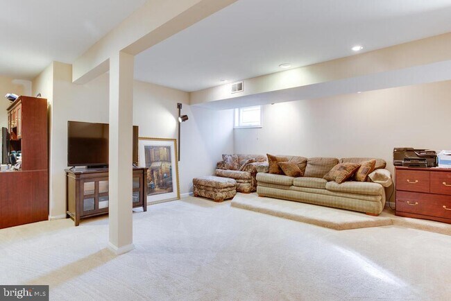 Building Photo - 100 Spring Pl Way