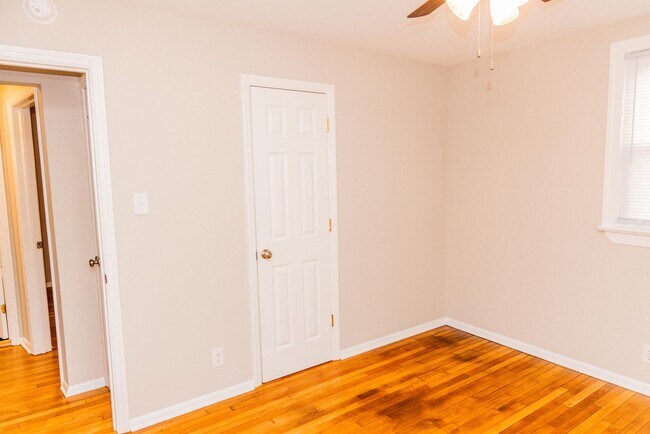 Building Photo - ONE MONTH FREE-Sign by 2/28/2026: Walk to Carytown & the Fan