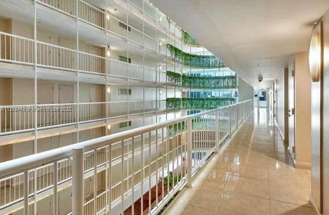 Building Photo - 1717 N Bayshore Dr