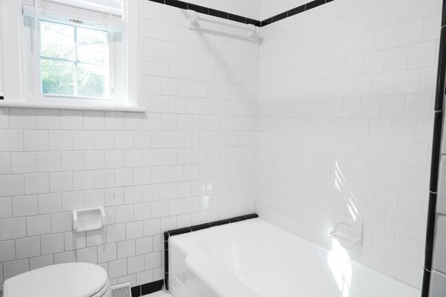 Building Photo - 1004 Baywood Ct