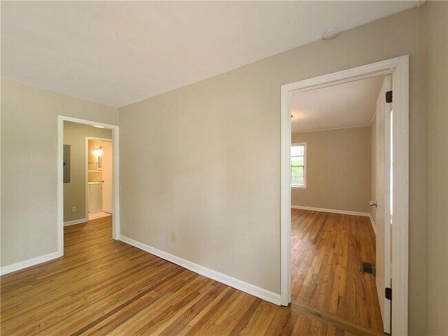 Building Photo - 3225 Forrest Hills Dr SW